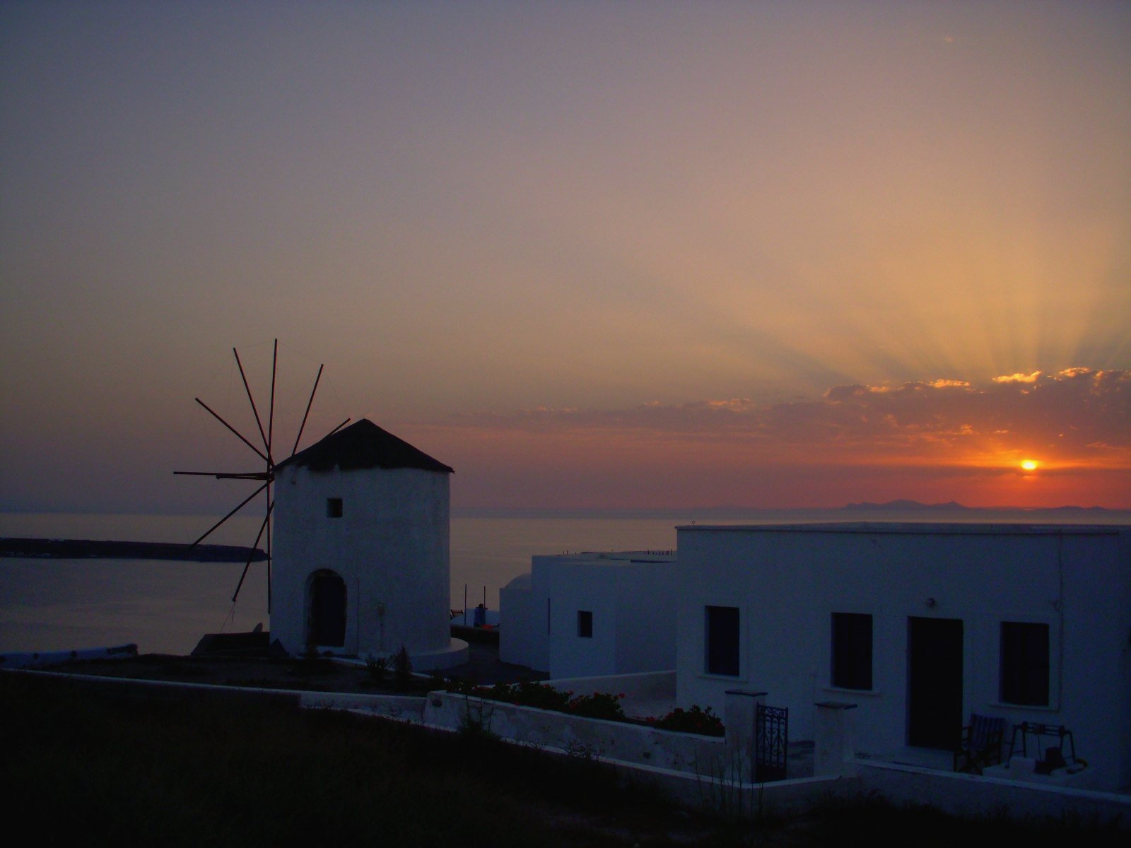 Best Luxury Hotels in Santorini 2026