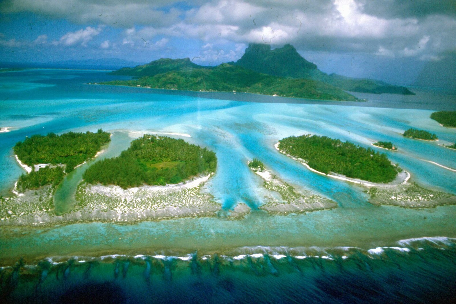 Best Time to Visit French Polynesia: Month by Month 2026