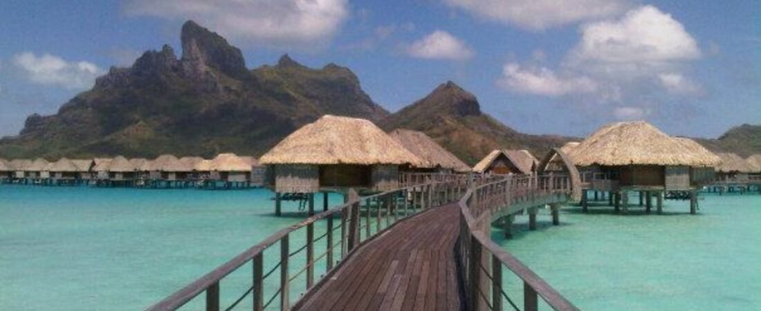 French Polynesia Honeymoon: Island-Hopping Itinerary 2026