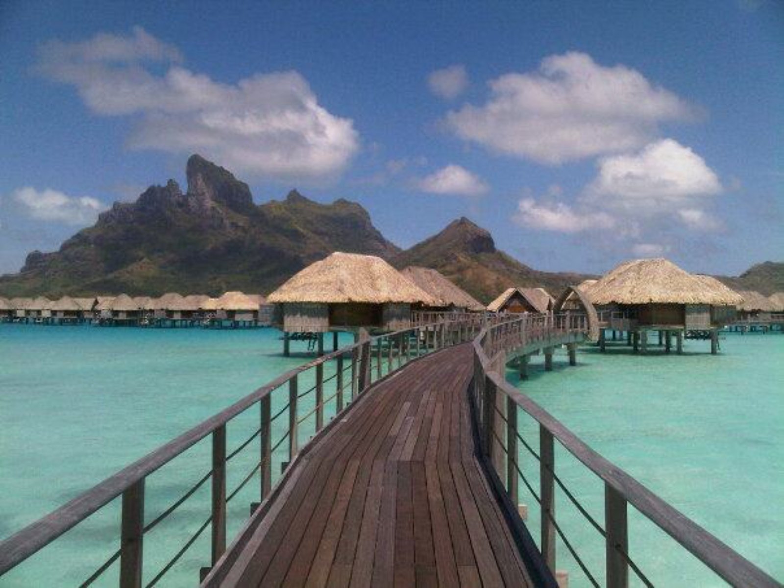French Polynesia Honeymoon: Island-Hopping Itinerary 2026
