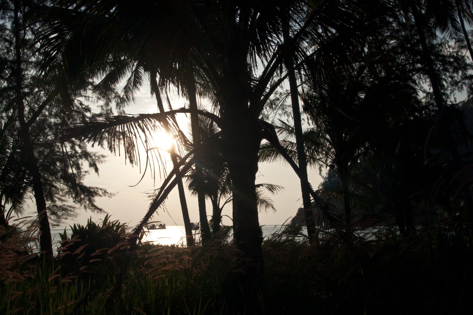 Illustrative Trat province island coastline; not a photograph of Koh Mak or Koh Kood specifically
