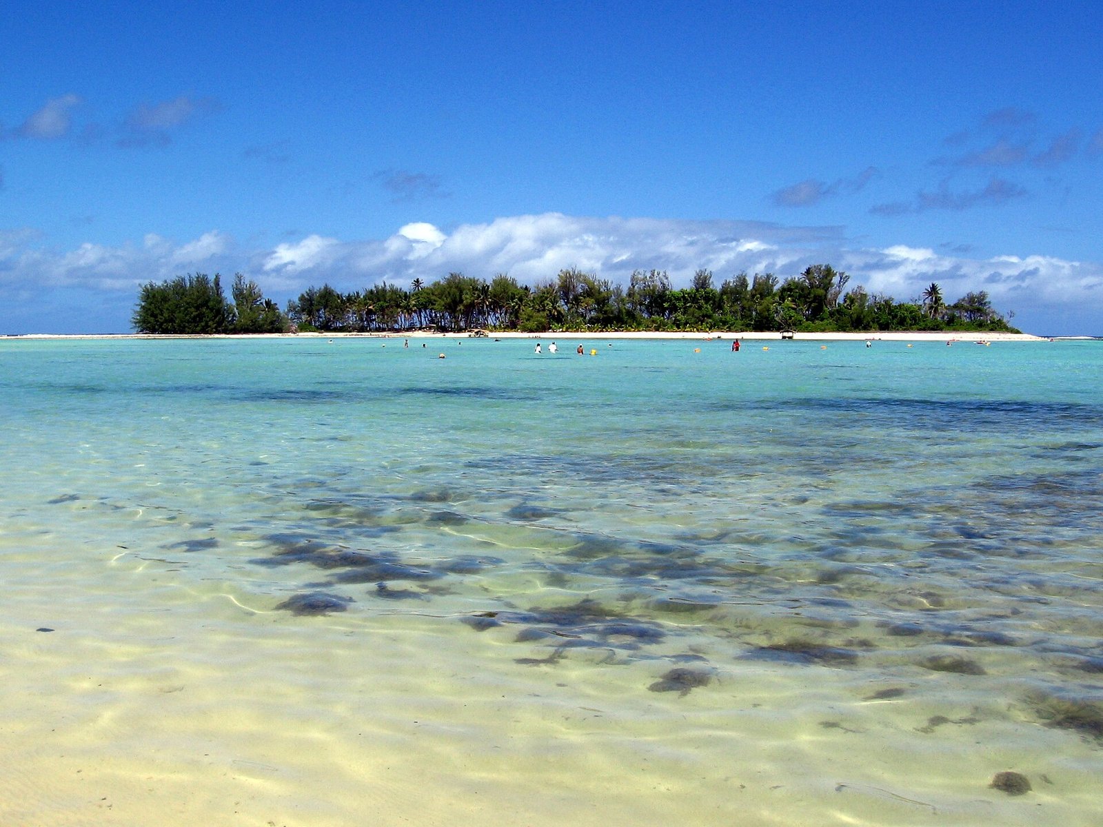 Muri Beach and lagoon on Rarotonga, Cook Islands
