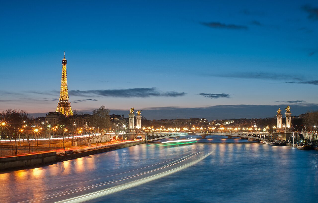 Eiffel Tower and Pont Alexandre III, Paris · illustrative photograph · Photo: Getfunky Paris, CC BY 2.0, via Wikimedia Commons