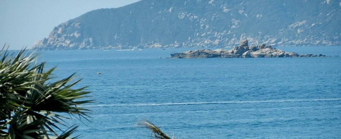 Haitang Bay vs Yalong Bay 2026: Sanya Stay Guide