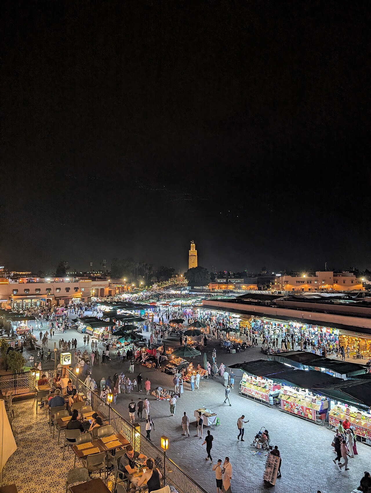 Jemaa el-Fnaa at night, Marrakech · illustrative photograph · Photo: Dahbi fatima zahrae, CC BY-SA 4.0, via Wikimedia Commons