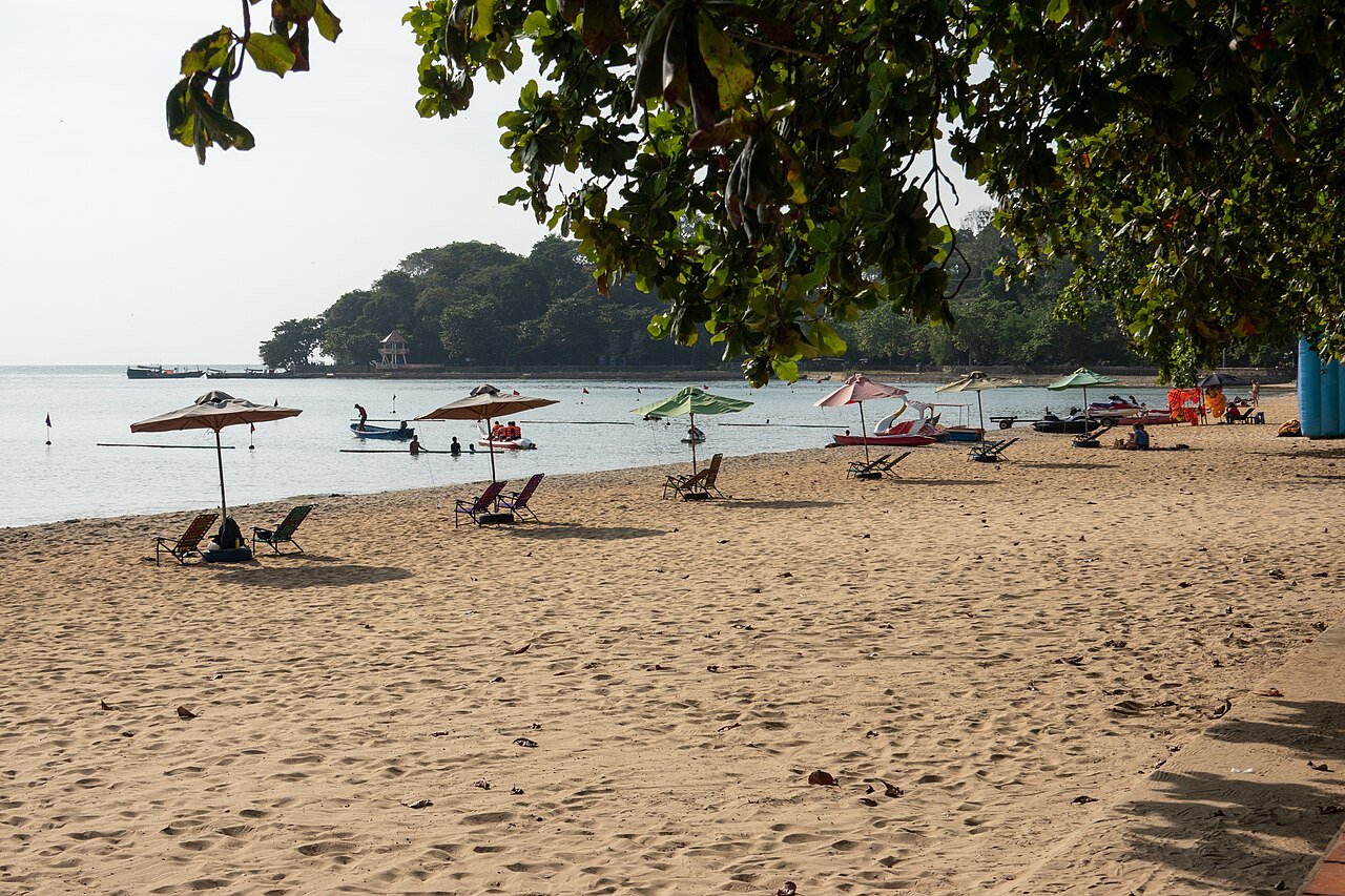 Best Luxury Resorts in Kep, Cambodia 2026 — Kep Beach, Cambodia · Photo: PsamatheM, CC BY-SA 4.0, via Wikimedia Commons