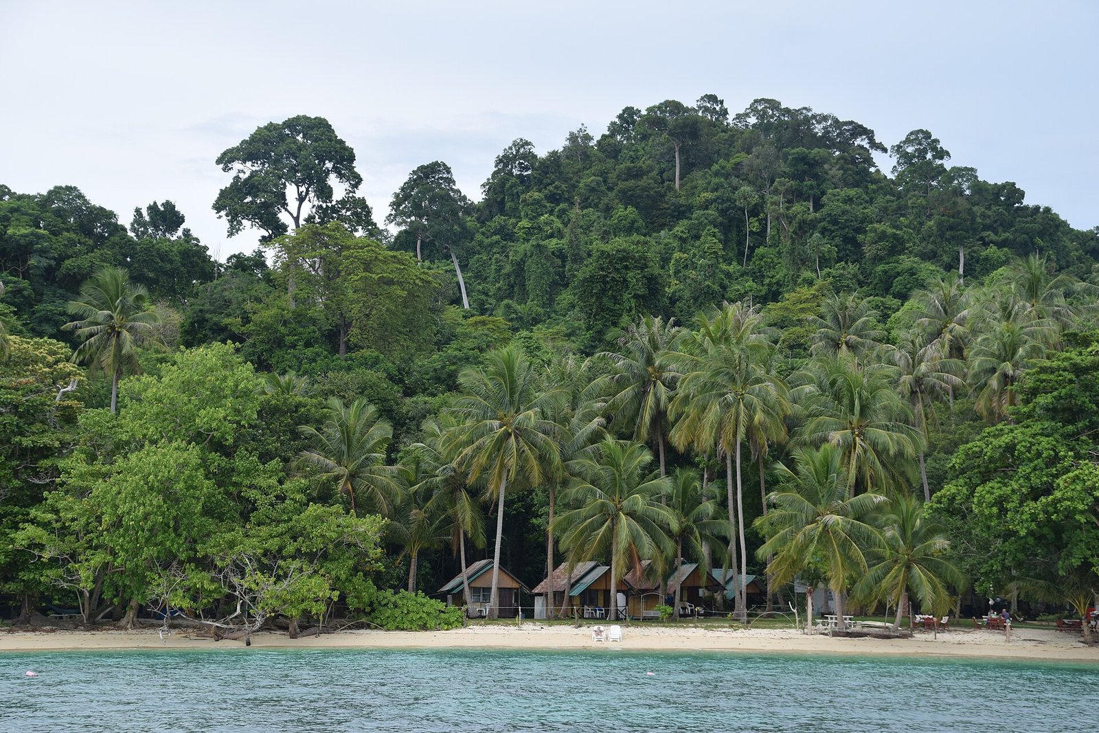 White sand beach and clear turquoise water on Koh Kradan, Trang, Thailand
