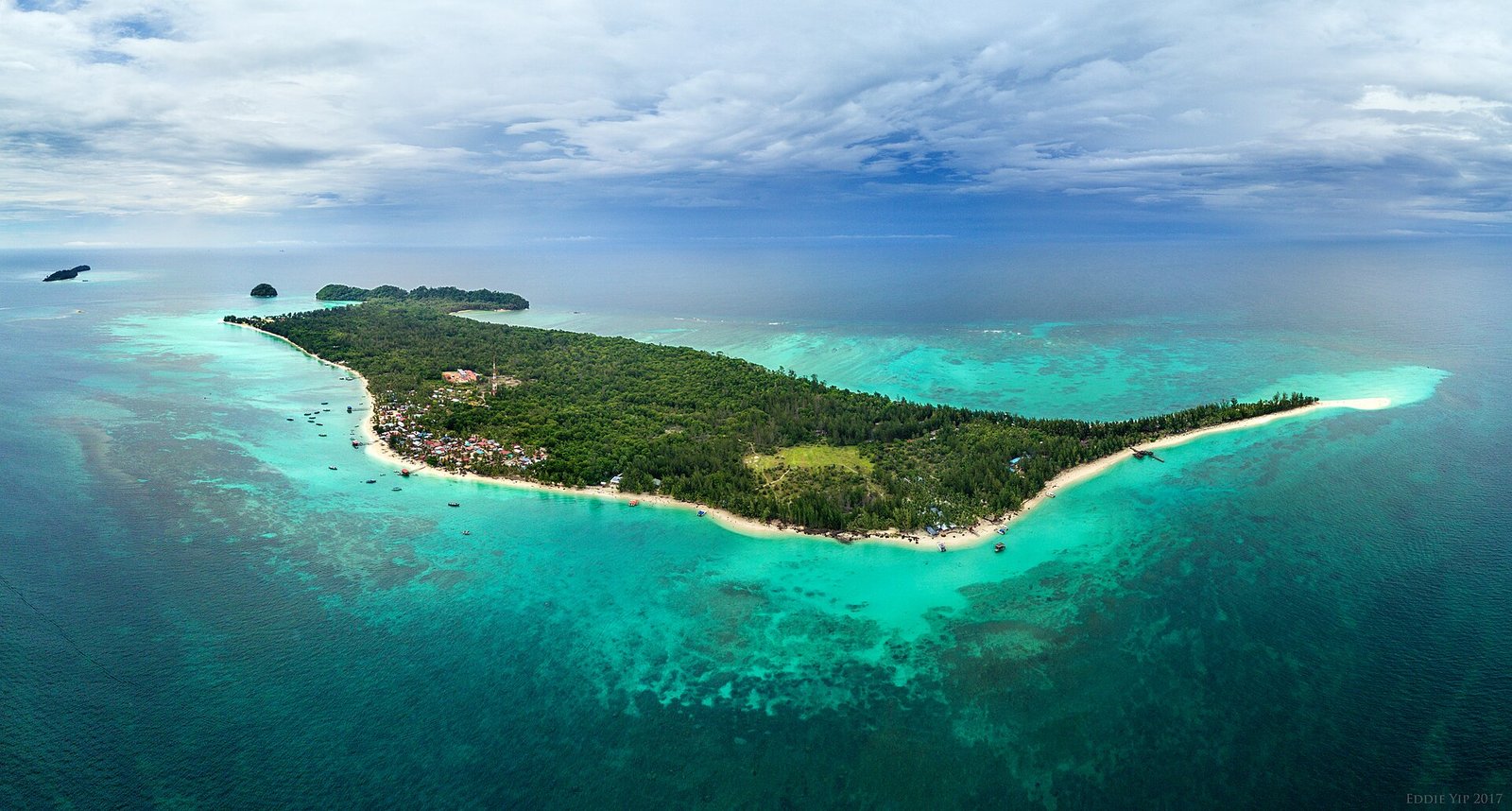 Turquoise shallows and white sand at Mantanani Island off Sabah, Borneo