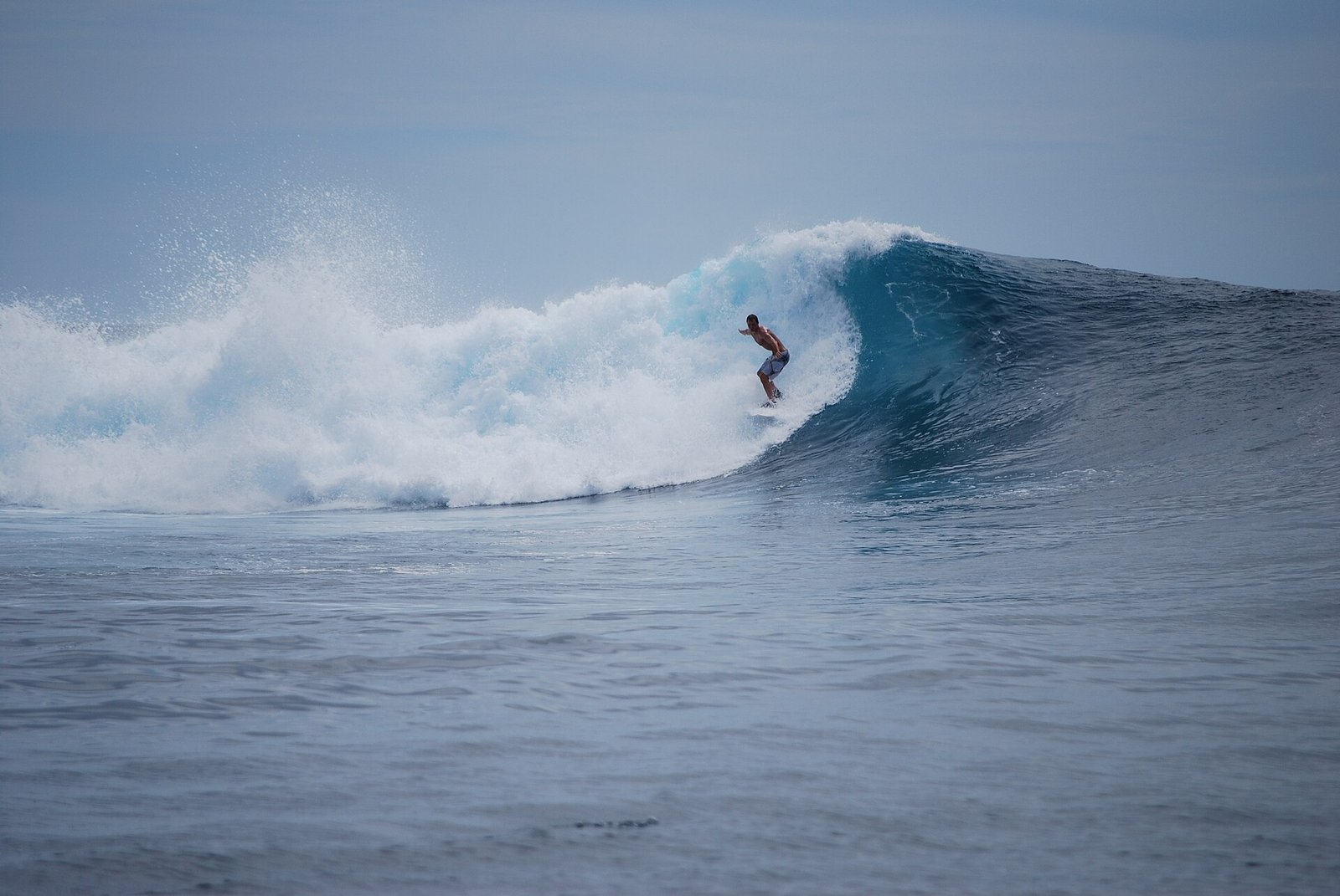 Mentawai vs Siargao: Luxury Surf Trip 2026