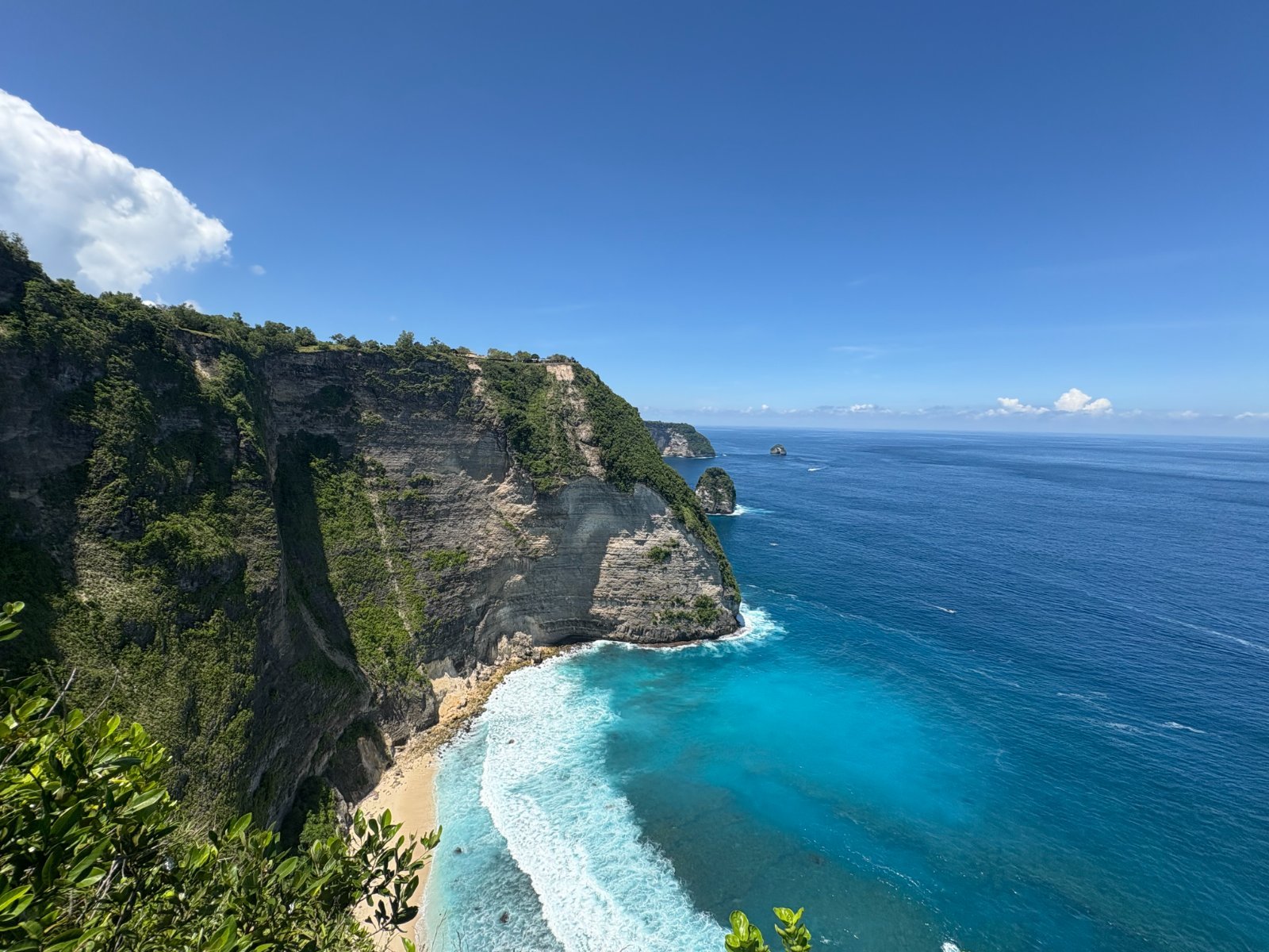 Kelingking Beach cliff viewpoint on Nusa Penida, Bali