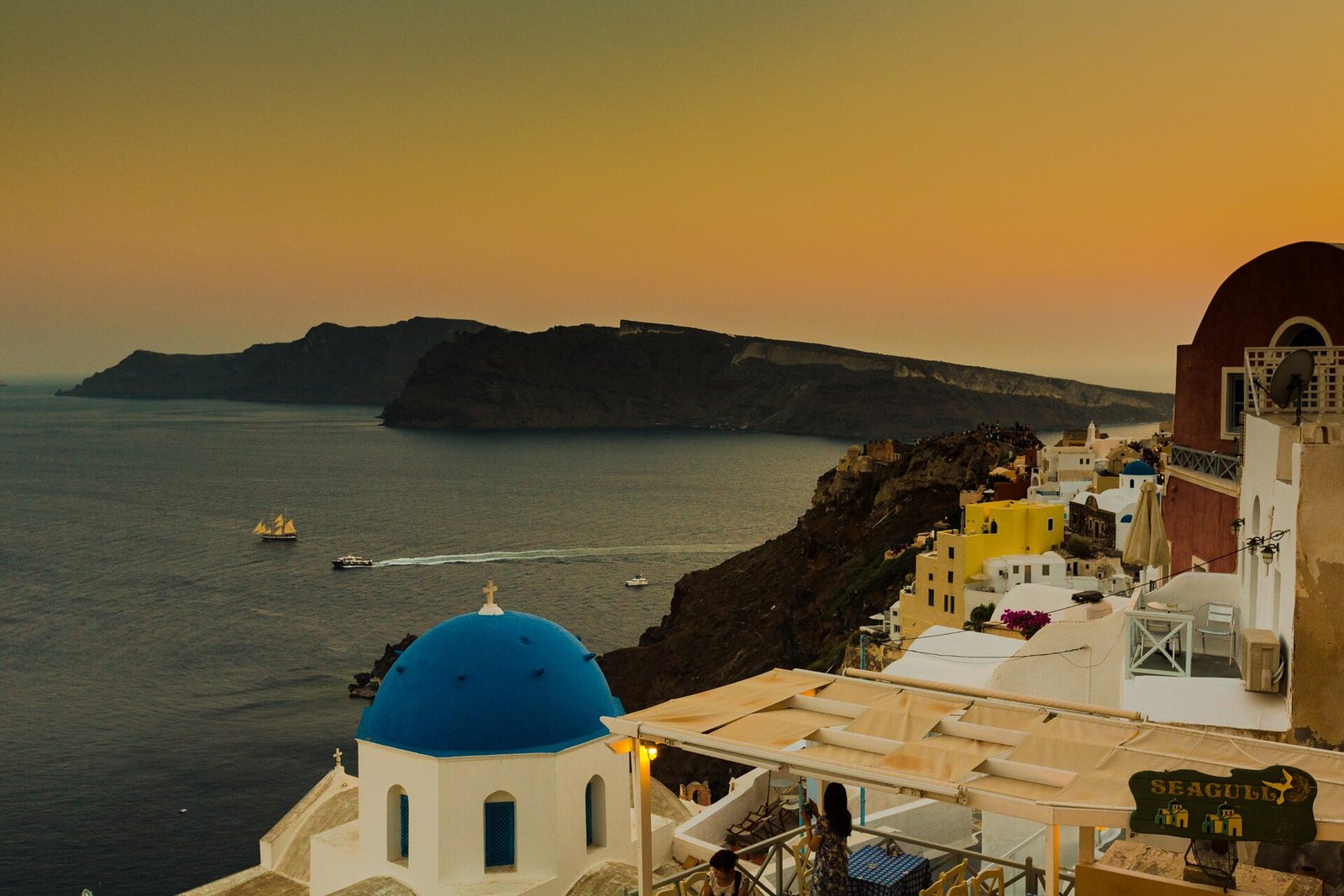 500px provided description: Santorini is one of the Cyclades islands in the Aegean Sea. It was devastated by a volcanic eruption in the 16th — Photo: Andreas Pantziarides, CC BY 3.0, via Wikimedia Commons