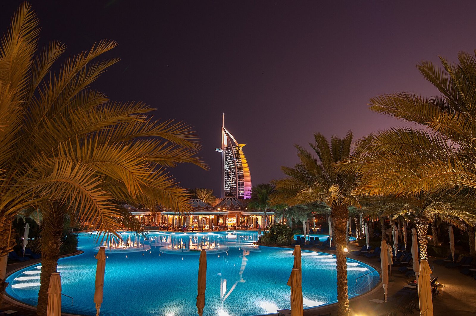 Burj Al-Arab — Photo: Marco Becerra from Lewisville, TX, USA, CC BY 2.0, via Wikimedia Commons