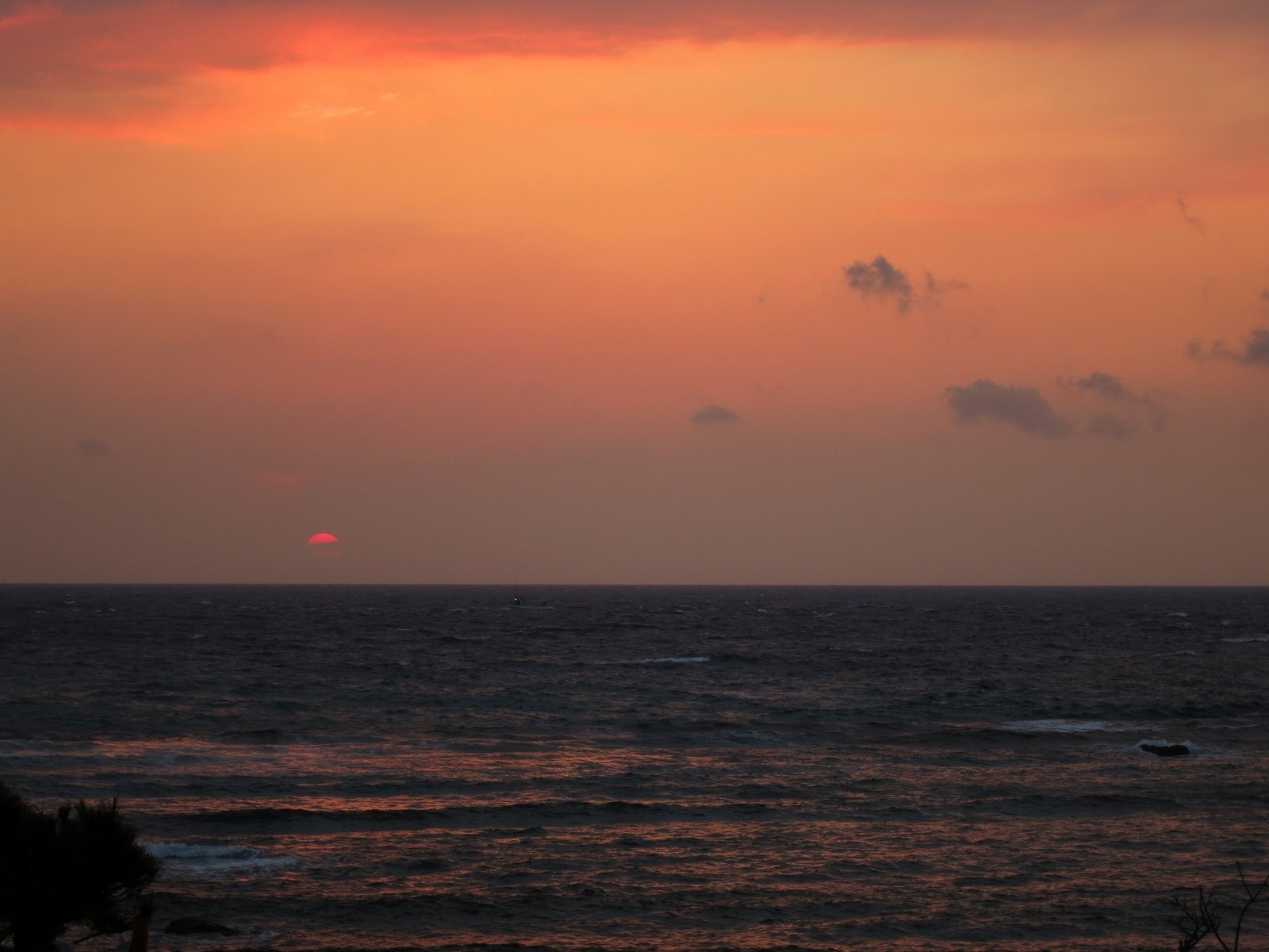 Sawajiri Beach on Kozushima in Tokyo, Japan — Photo: Michael Tsutsui, CC BY-SA 3.0, via Wikimedia Commons
