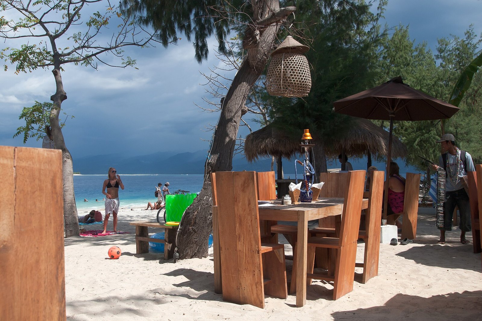 Beach cafe. Beach bar. Gili Trawangan (island), West Nusa Tenggara, Indonesia. — Photo: Vyacheslav Argenberg, CC BY 4.0, via Wikimedia Commons