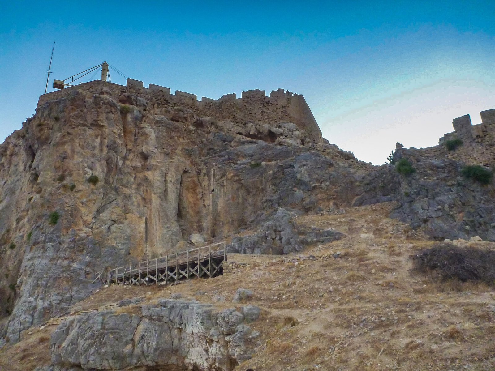 500px provided description: Lindos liegt auf der griechischen Dodekanesinsel Rhodos [#landscape ,#nature ,#beach ,#greece ,#travel ,#santori — Photo: Dronepicr, CC BY 3.0, via Wikimedia Commons