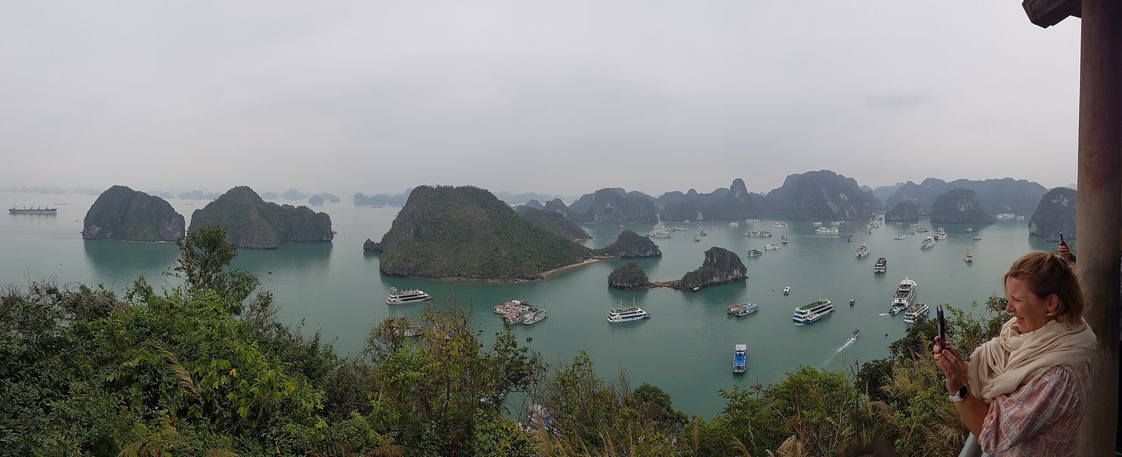 Halong Bay Titov island — Photo: Andre Hospers, CC BY 4.0, via Wikimedia Commons