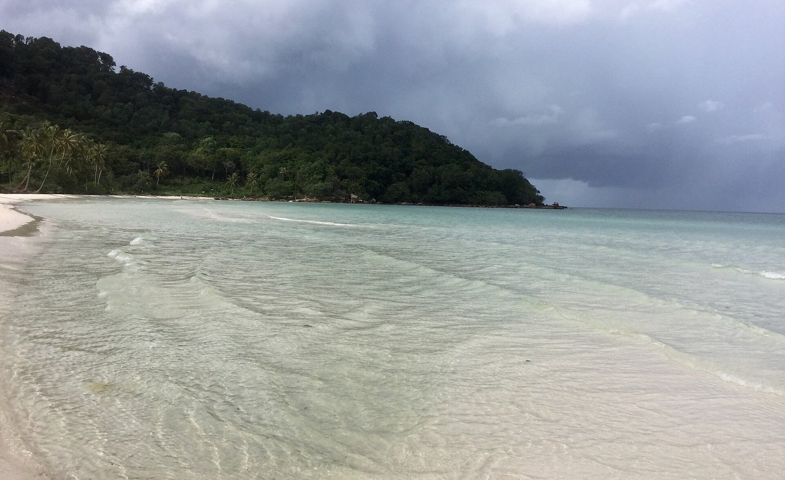 Bai Sao Beach - Phu Quoc Island — Photo: Prince Roy, CC BY 2.0, via Wikimedia Commons