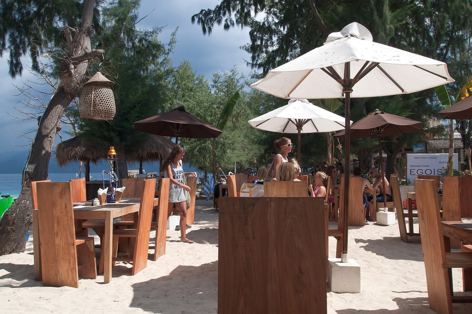Beach cafe. Beach bar. Gili Trawangan (island), West Nusa Tenggara, Indonesia. — Photo: Vyacheslav Argenberg, CC BY 4.0, via Wikimedia Commons