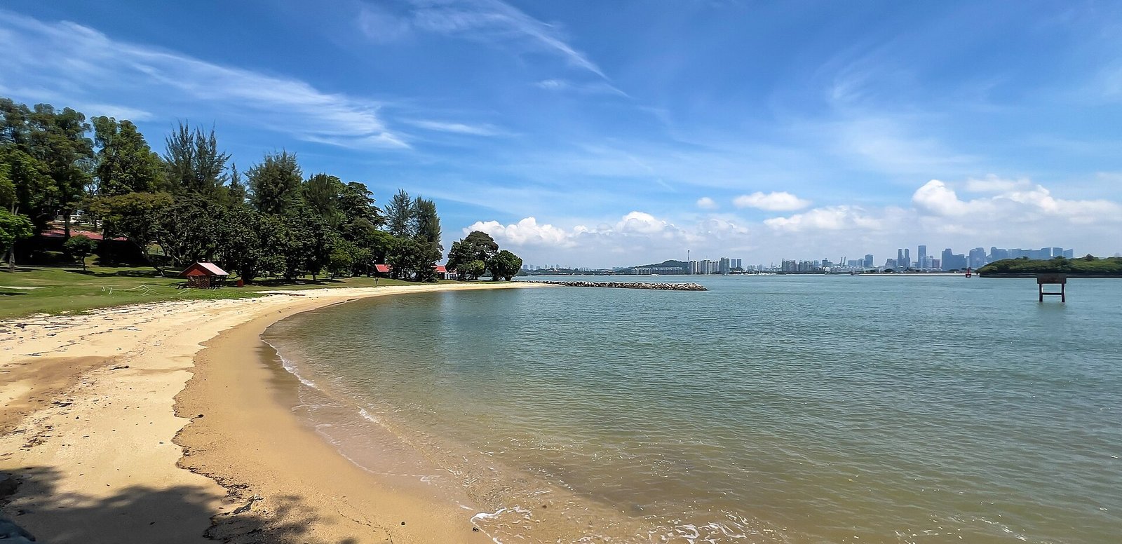 Northeast beach on Saint John’s Island, Singapor — Photo: Stefan Fussan, CC BY-SA 4.0, via Wikimedia Commons