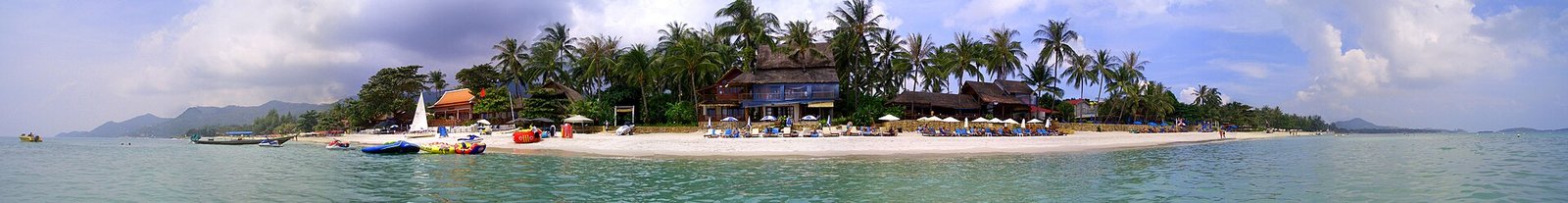 Panorama made by stitching a number of photos together - It is of Chaweng Beach, Koh Samui, Thailand Author: Daniel Wells — Photo: No machine-readable author provided. Dwells3 assumed (based on copyright claims), CC BY-SA 3.0, via Wikimedia Commons