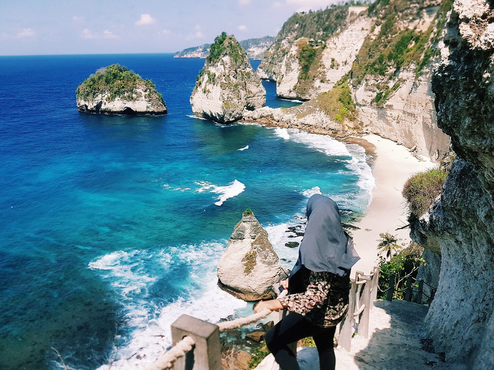 A Wonderfull Diamond Beach at Nusa Penida - Bali — Photo: Dini Rosyadah Tridya, CC BY-SA 4.0, via Wikimedia Commons