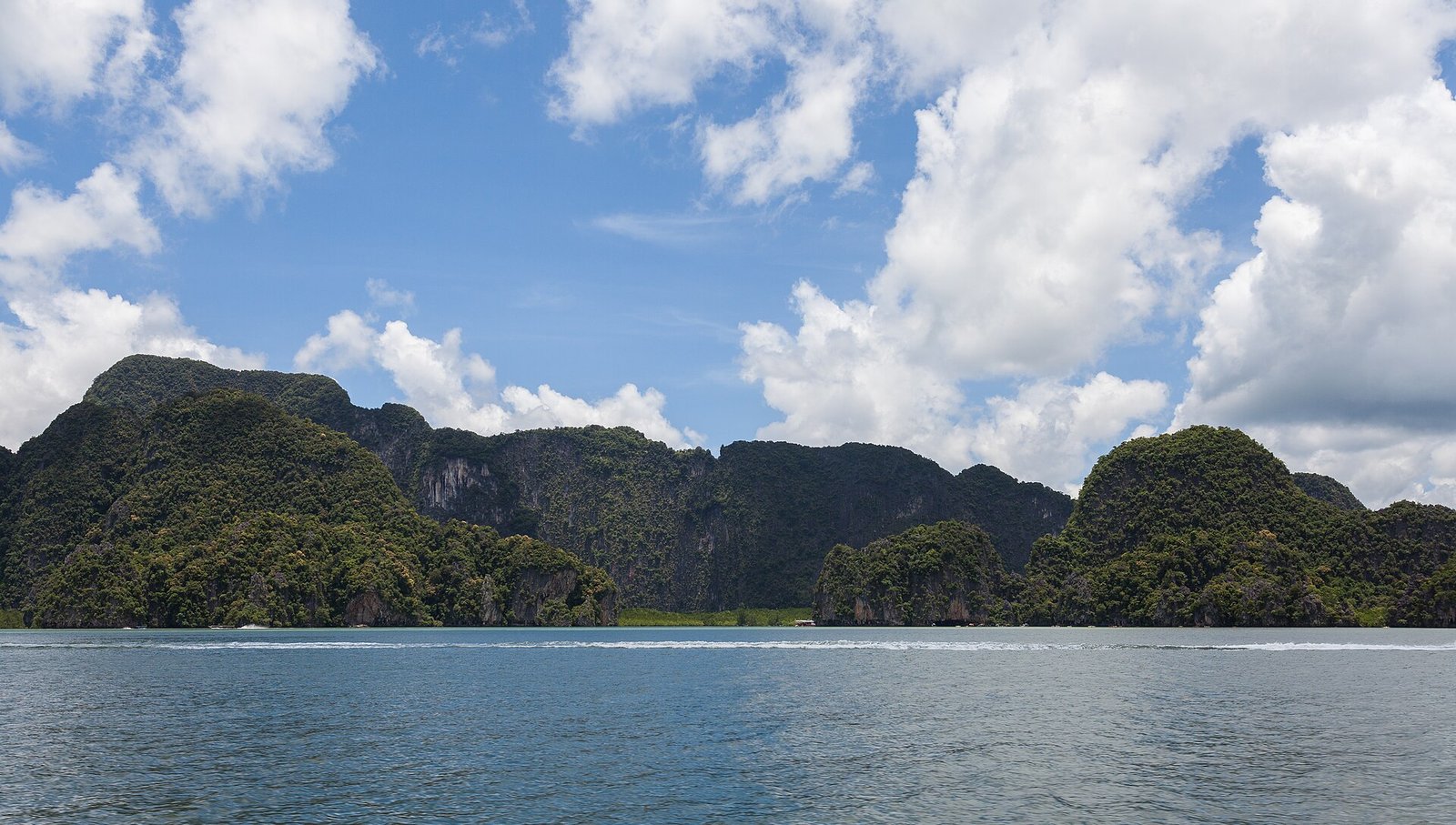 Tapu Island, Phuket, Thailand — Photo: Diego Delso, CC BY-SA 3.0, via Wikimedia Commons