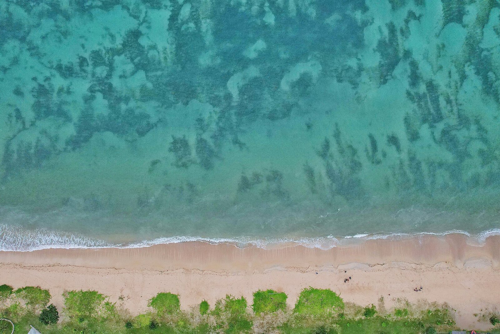 Mandalika Beach is included in the SEZ Region (Special Economic Zone) of Mandalika. Located in the southern part of Lombok Island, Mandalika — Photo: Yon Ilahi, CC BY-SA 4.0, via Wikimedia Commons