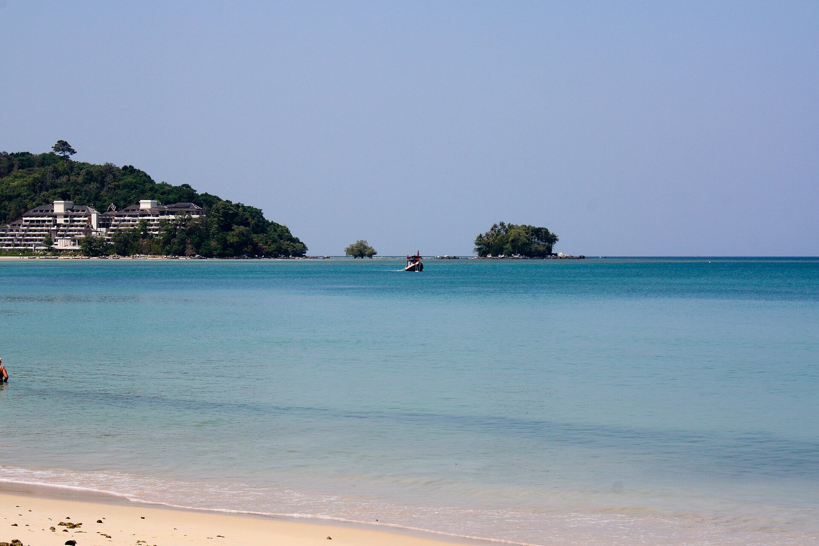 Nai Yang Beach, Phuket — Photo: Andy Mitchell from Glasgow, UK, CC BY-SA 2.0, via Wikimedia Commons