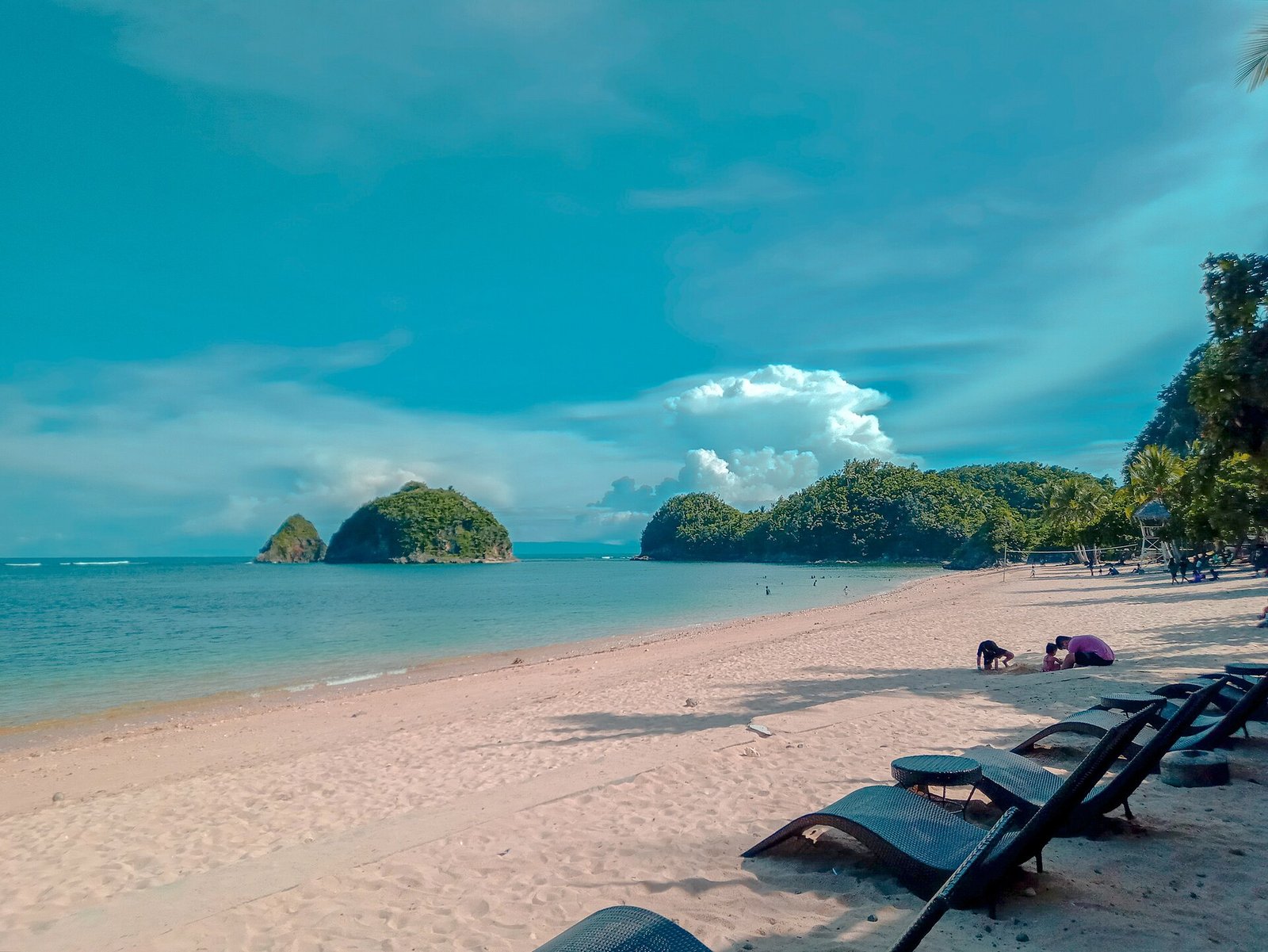 One of the stunning views from the Twin Rock Beach Resort in Catanduanes Island, Philippines — Photo: Daniel Barrameda, CC BY-SA 4.0, via Wikimedia Commons