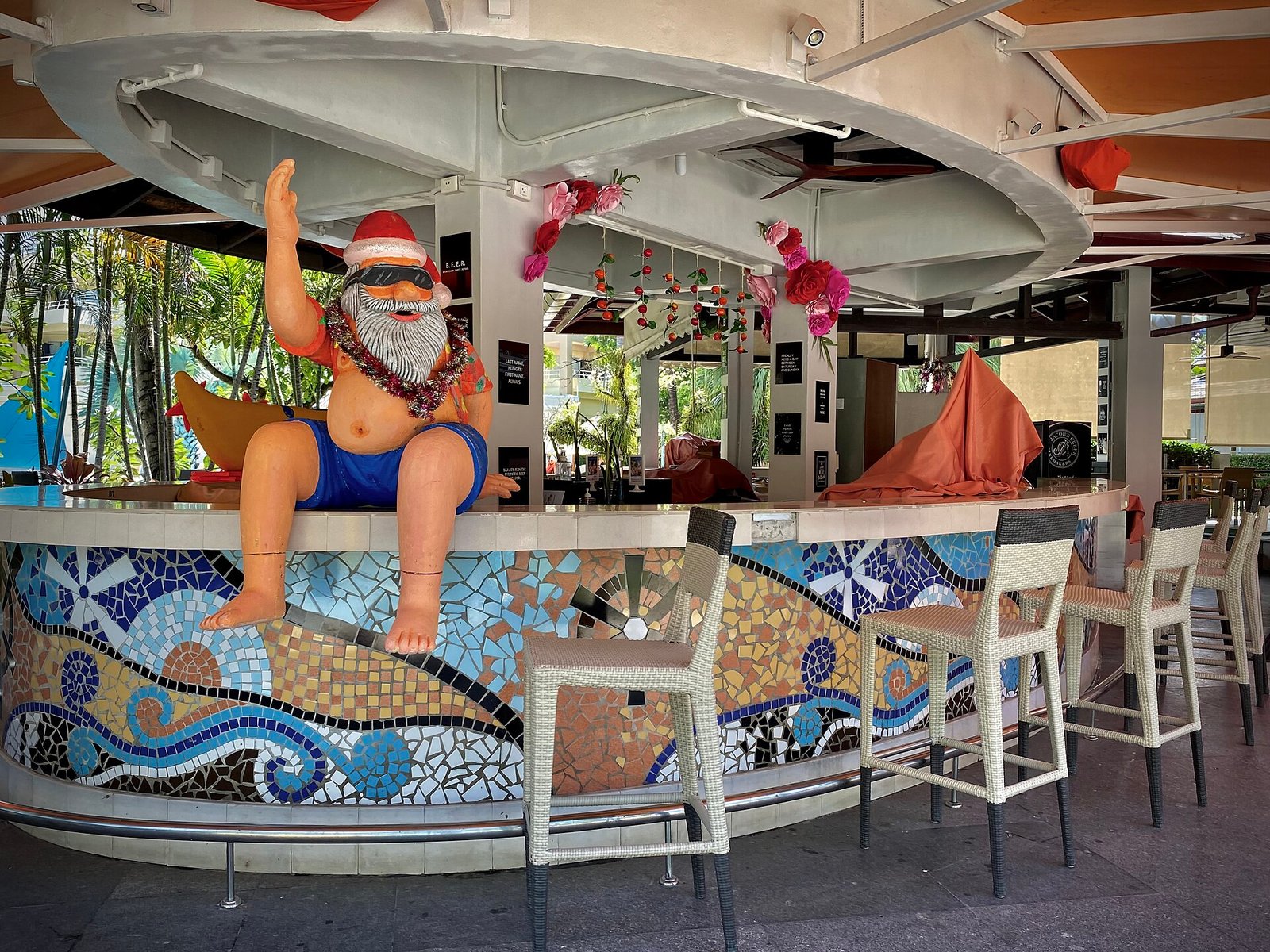 Tropical Santa — Photo: Sharon Hahn Darlin, CC BY 2.0, via Wikimedia Commons
