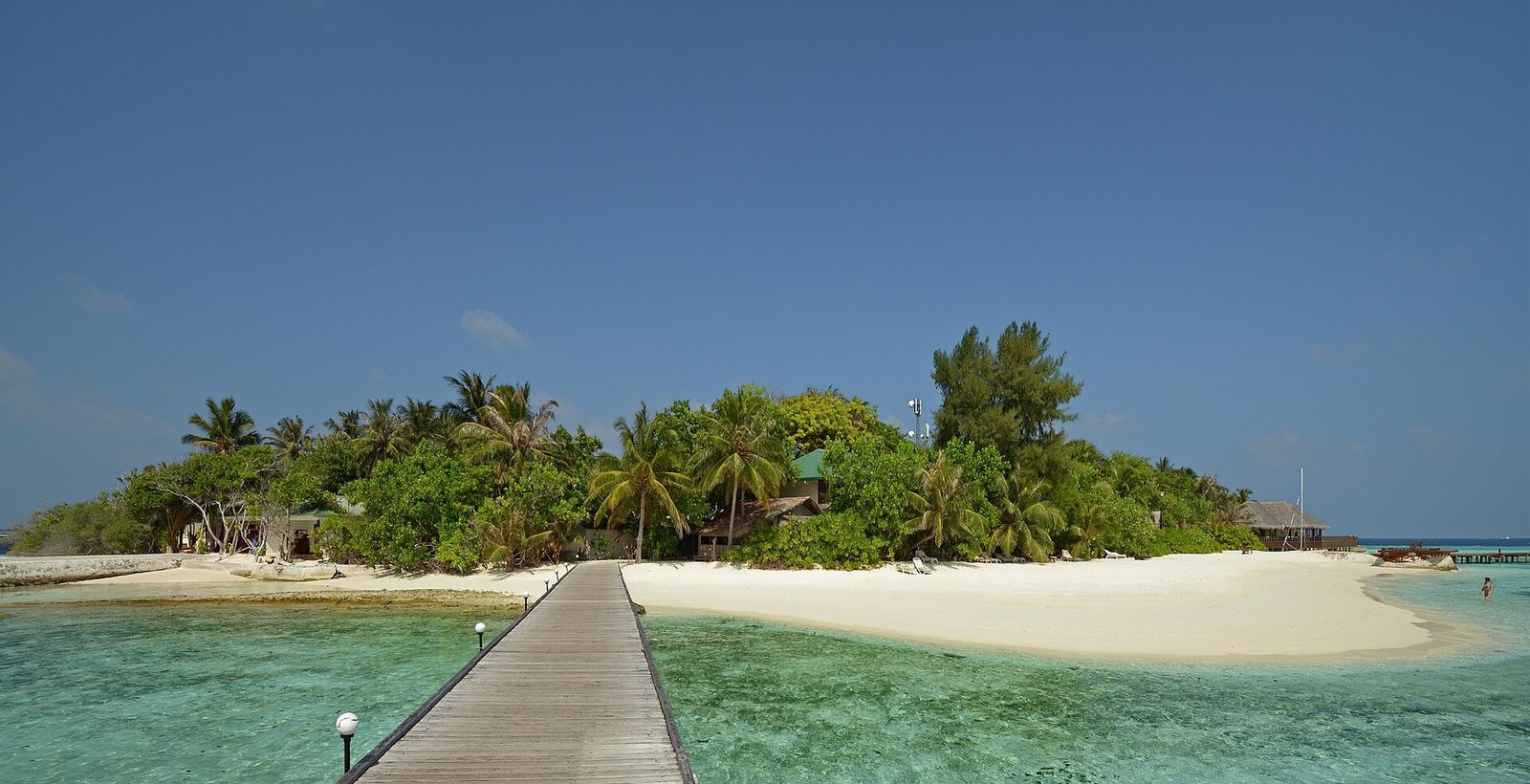 Eriyadu Island. View from the west. Maldives — Photo: Ввласенко, CC BY-SA 3.0, via Wikimedia Commons