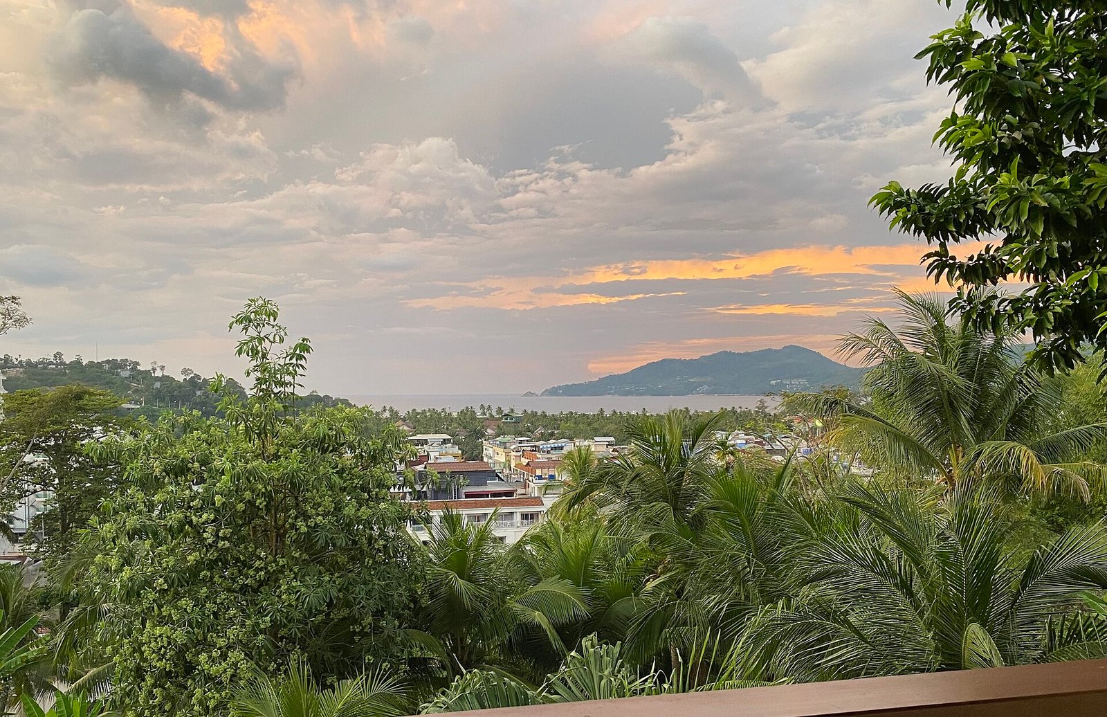 sunset — Photo: Sharon Hahn Darlin, CC BY 2.0, via Wikimedia Commons
