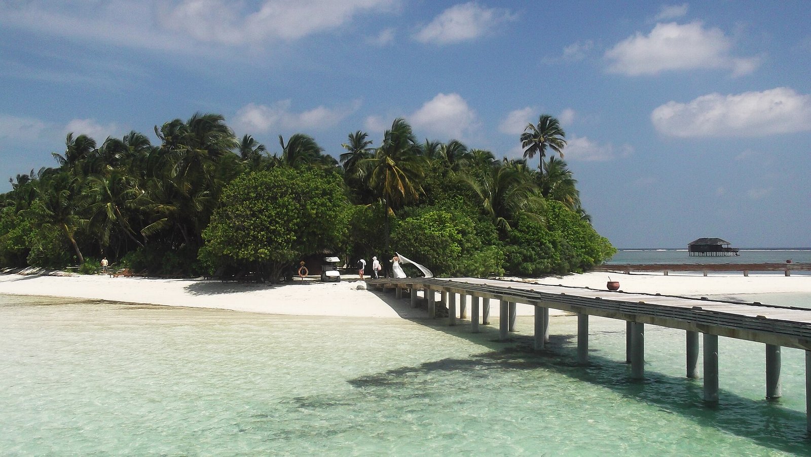 Beach at Medhufushi Island Resort in the Maldives — Photo: Priyaflorenceshah, CC BY-SA 4.0, via Wikimedia Commons