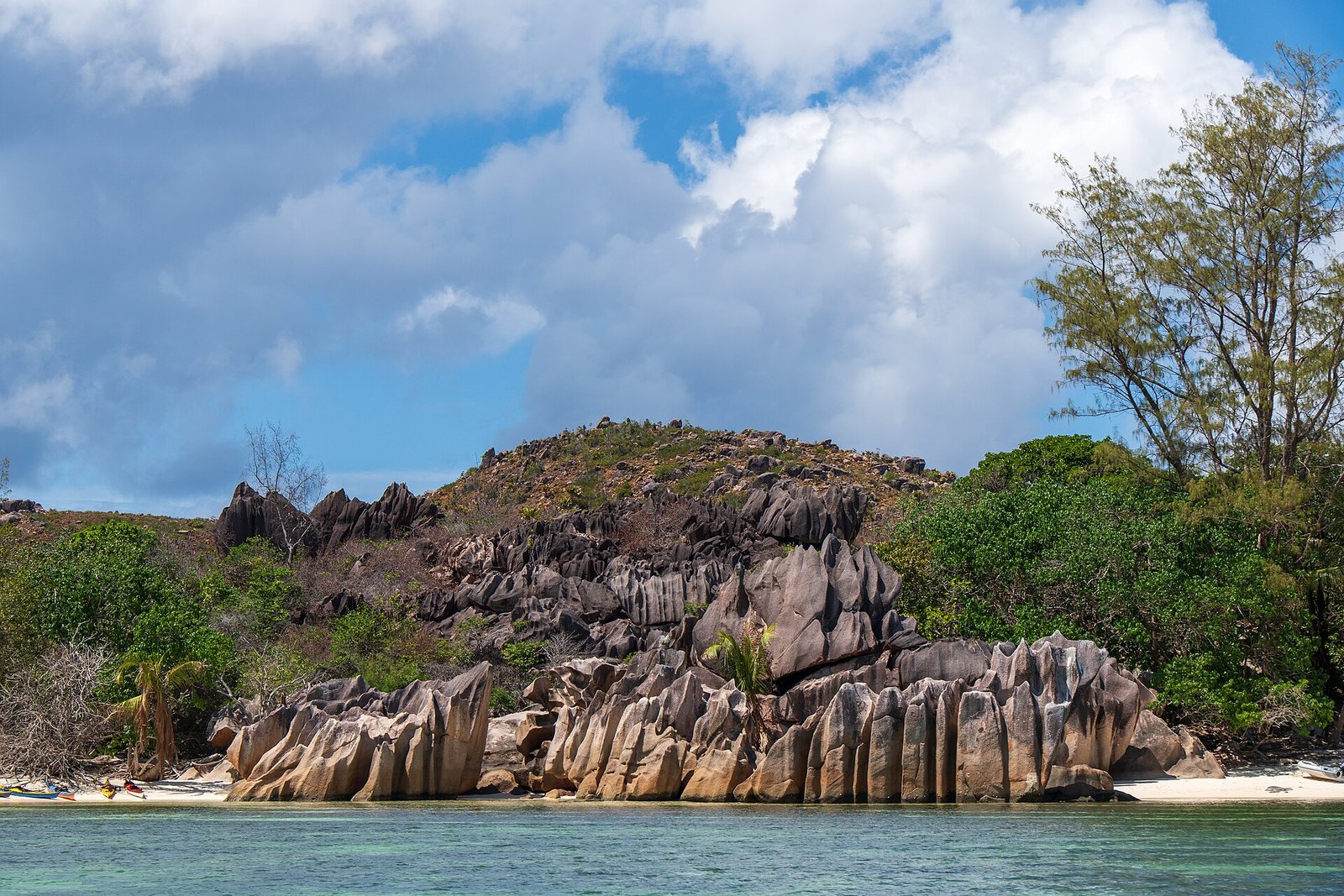 Granite rocks on the coast of Curieuse Island, Seychelles. — Photo: NorbertNagel, CC BY-SA 4.0, via Wikimedia Commons