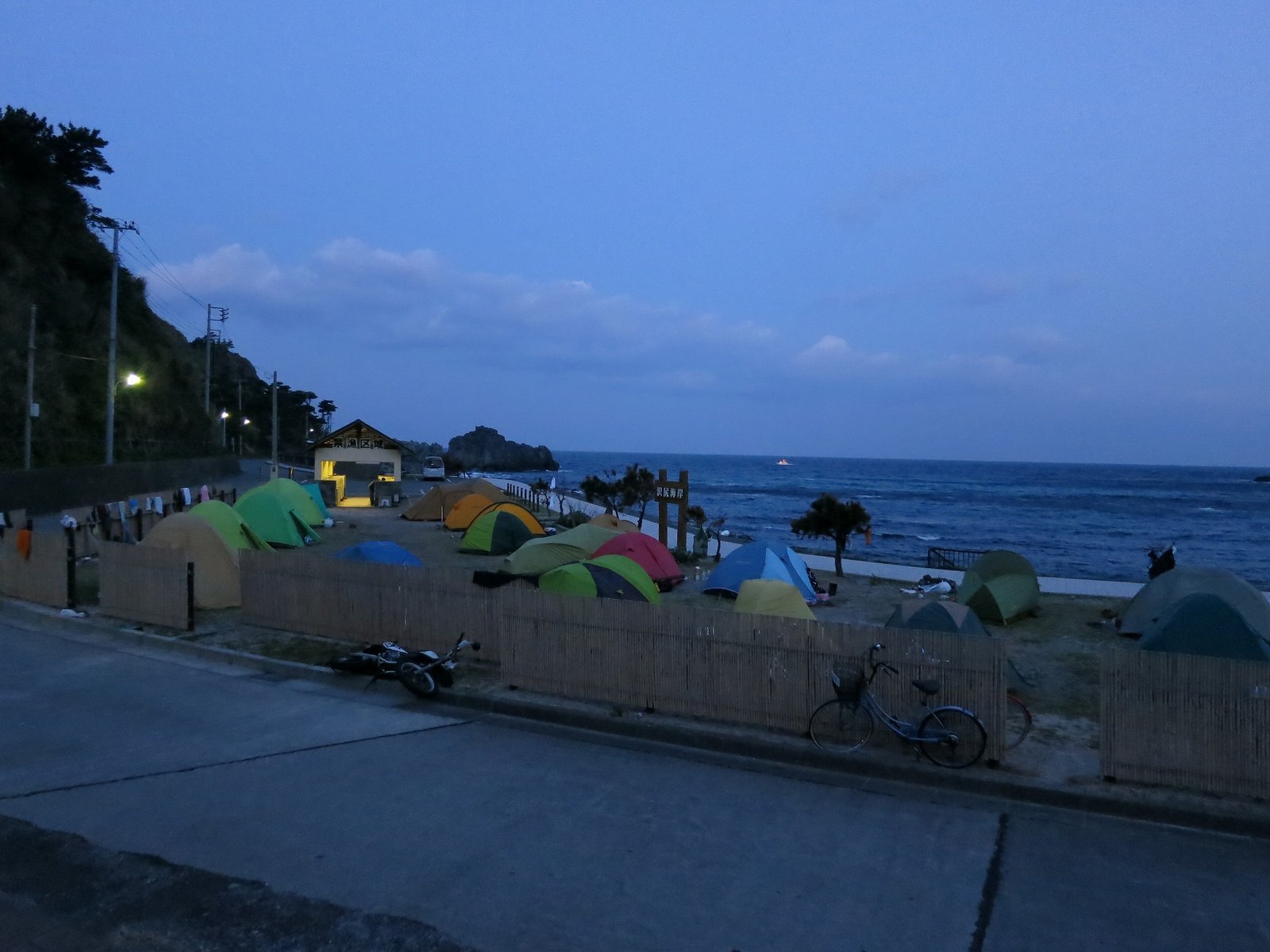 Sawajiri Campsite in Kozushima Village, Tokyo, Japan — Photo: Michael Tsutsui, CC BY-SA 3.0, via Wikimedia Commons