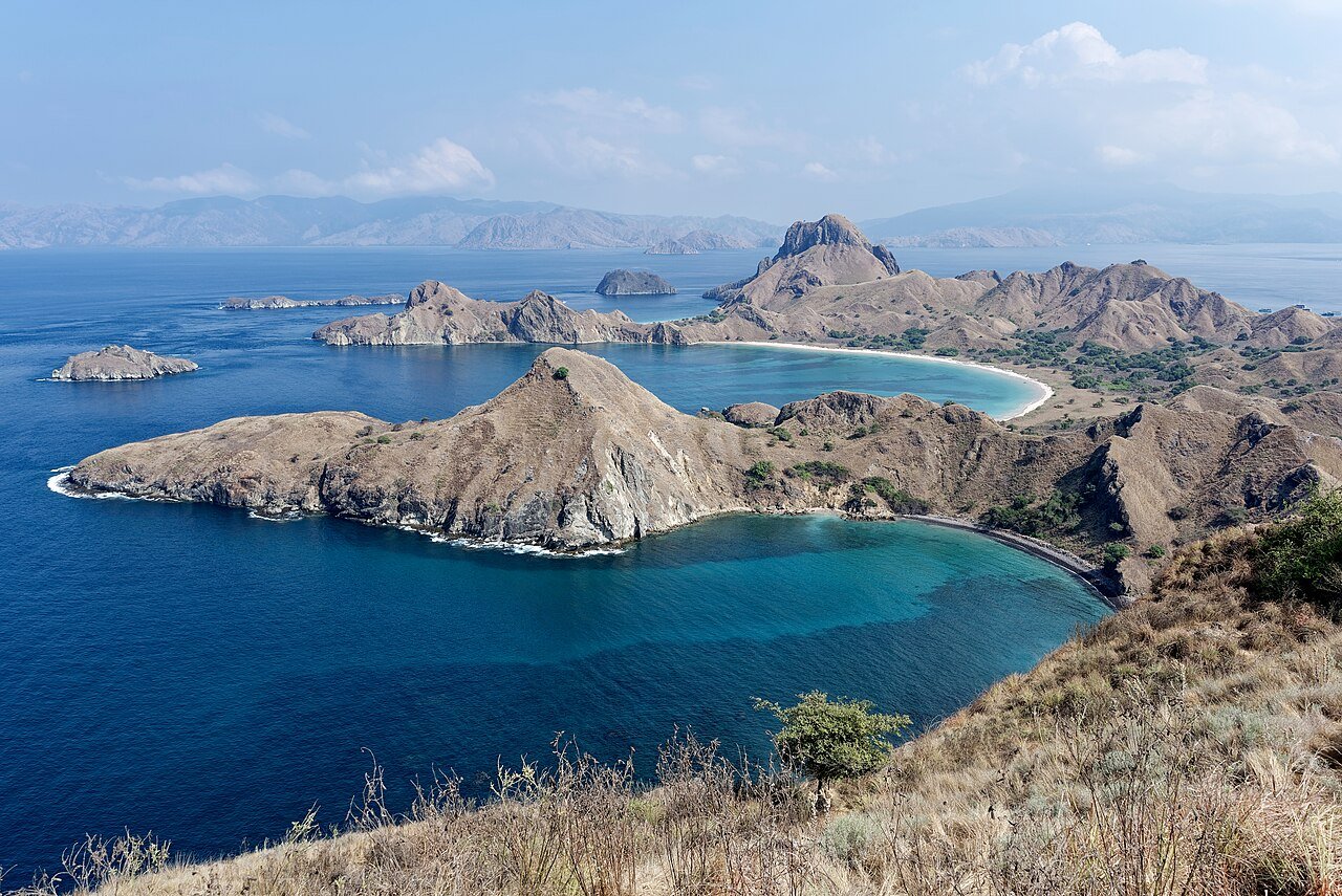Padar Island, Komodo National Park · illustrative photograph · Photo: Jakub Hałun, CC BY 4.0, via Wikimedia Commons