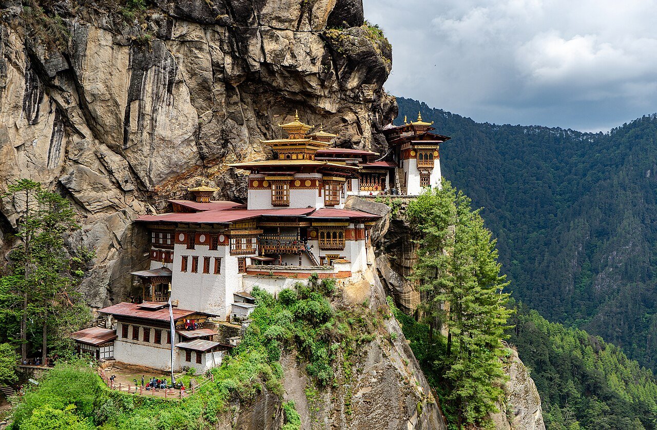 Paro Taktsang, Bhutan · illustrative photograph · Photo: Original: Nina R from Africa Derivative work: UnpetitproleX, CC BY 2.0, via Wikimedia Commons