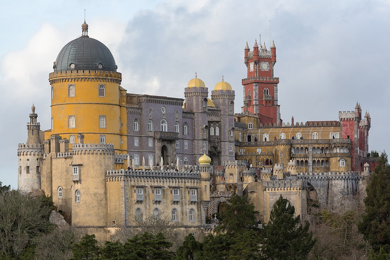 Pena Palace, Sintra · illustrative photograph · Photo: CEphoto, Uwe Aranas, CC BY-SA 3.0, via Wikimedia Commons