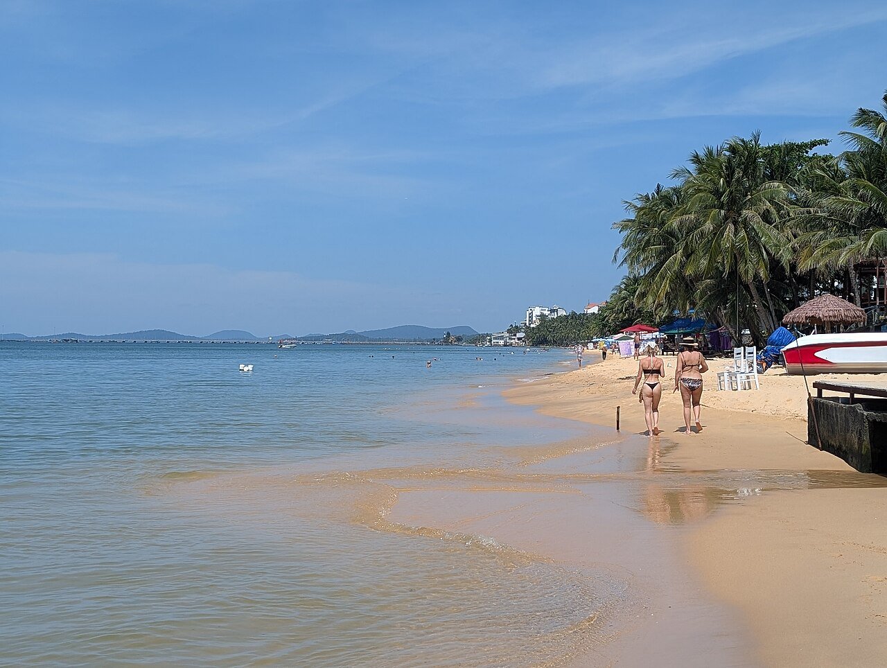 Phu Quoc beach, Vietnam · illustrative photograph · Photo: Elmschrat, CC BY-SA 4.0, via Wikimedia Commons