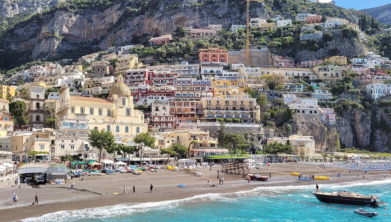 Positano, Amalfi Coast · illustrative photograph · Photo: Bernard Gagnon, CC BY 4.0, via Wikimedia Commons