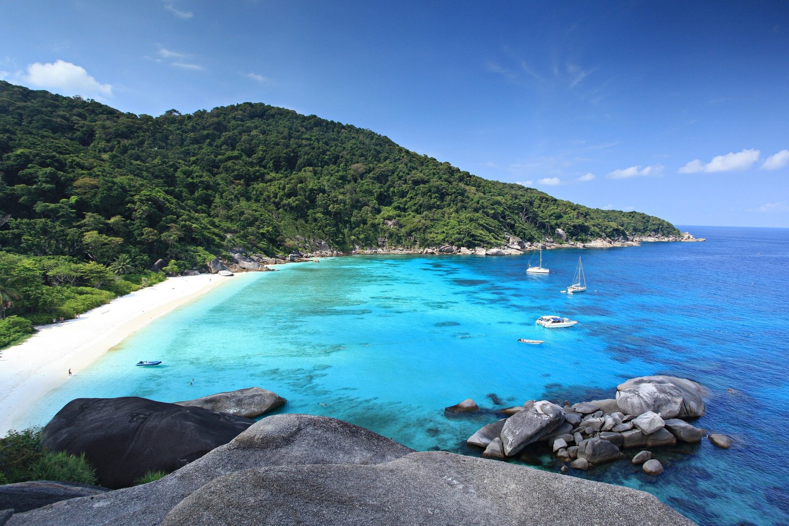 Granite boulders and turquoise water in Mu Ko Similan National Park