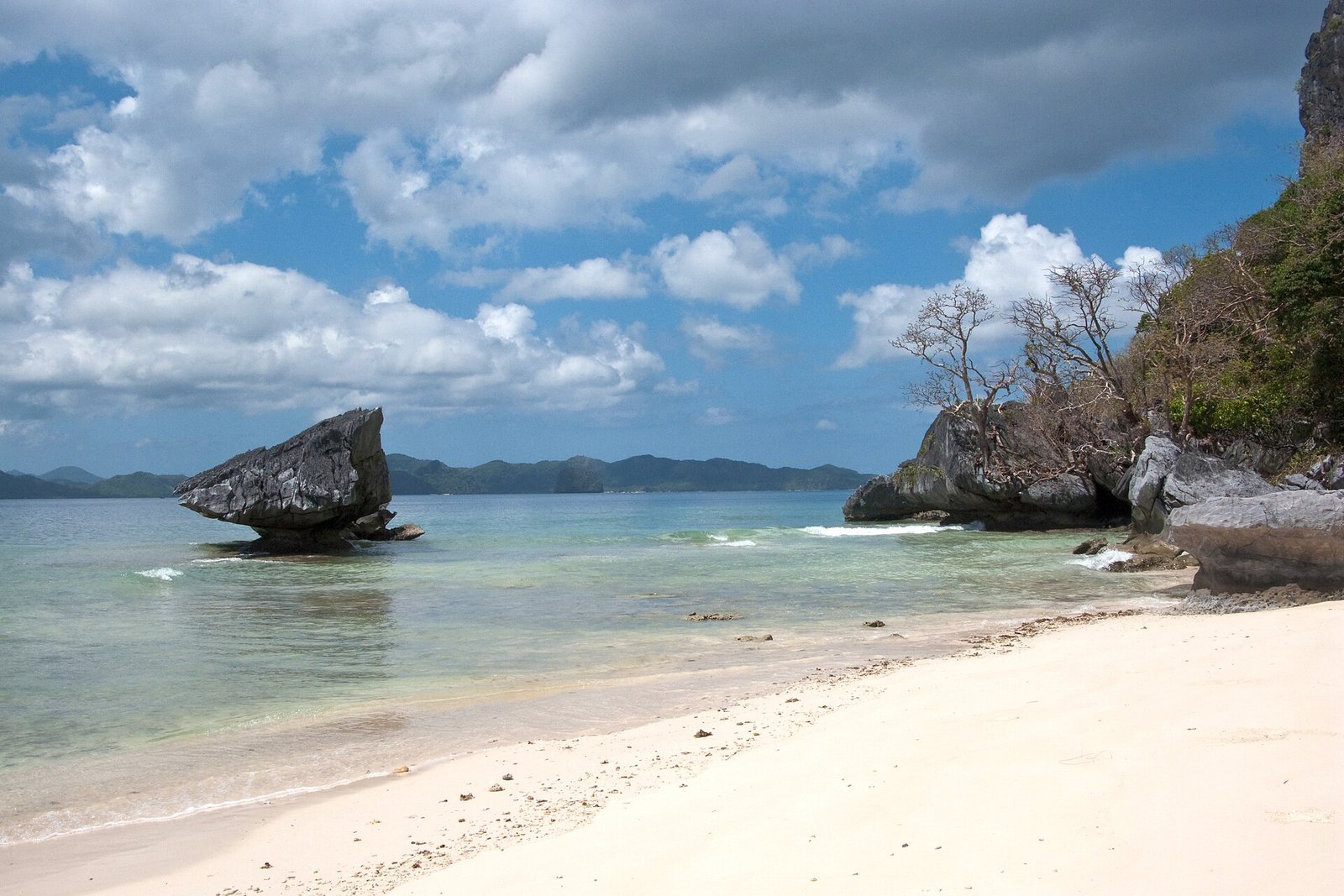 Corong Corong, El Nido, Palawan Island, Philippines — Vyacheslav Argenberg, CC BY 4.0, via Wikimedia Commons