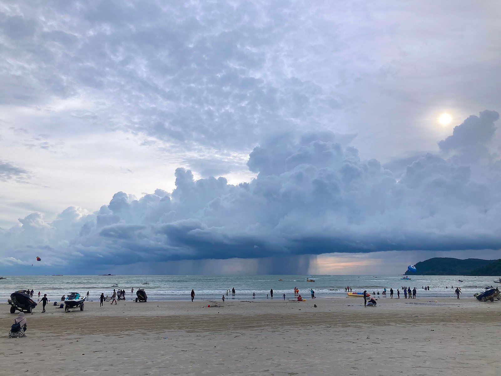Pantai Cenang, Langkawi 01 — Nahid Sultan
This work was made by Nahid Sultan and r, CC BY-SA 4.0, via Wikimedia Commons