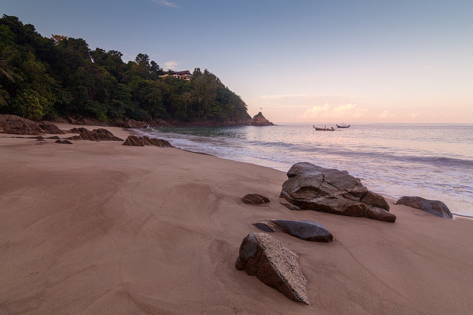 Banana beach Phuket 2017 - 07 — This photo was taken by Anton Zelenov.
Please credit this wi, CC BY-SA 4.0, via Wikimedia Commons